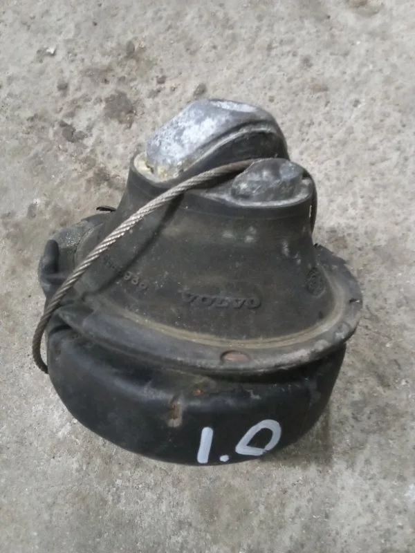 Опора ДВС Volvo 8683936, передняя