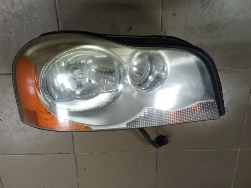 Фара ксеноновая Volvo 30678187, правая