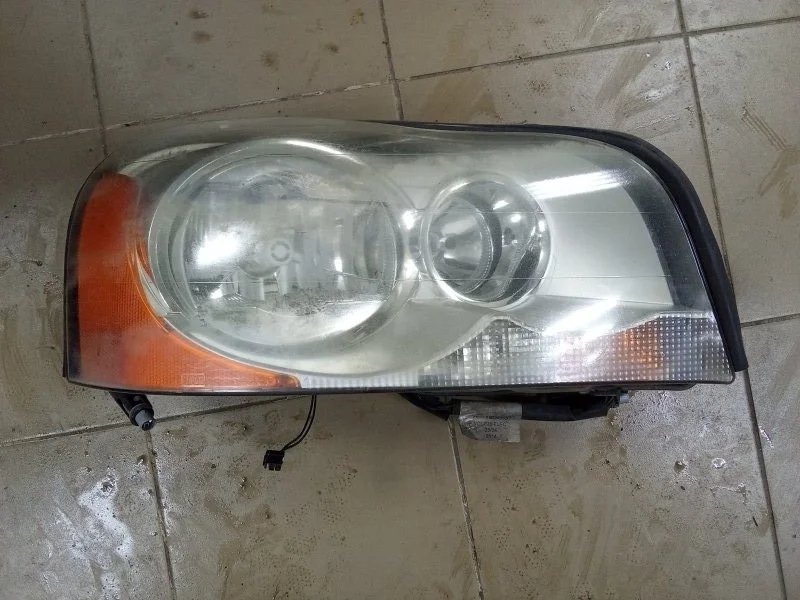 Фара ксеноновая Volvo 30678599, правая