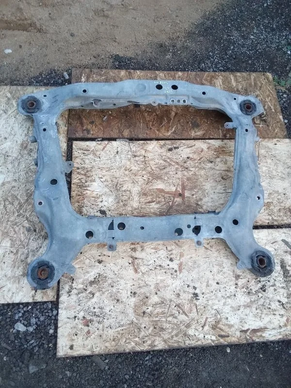 Подрамник Volvo 30776401, передний