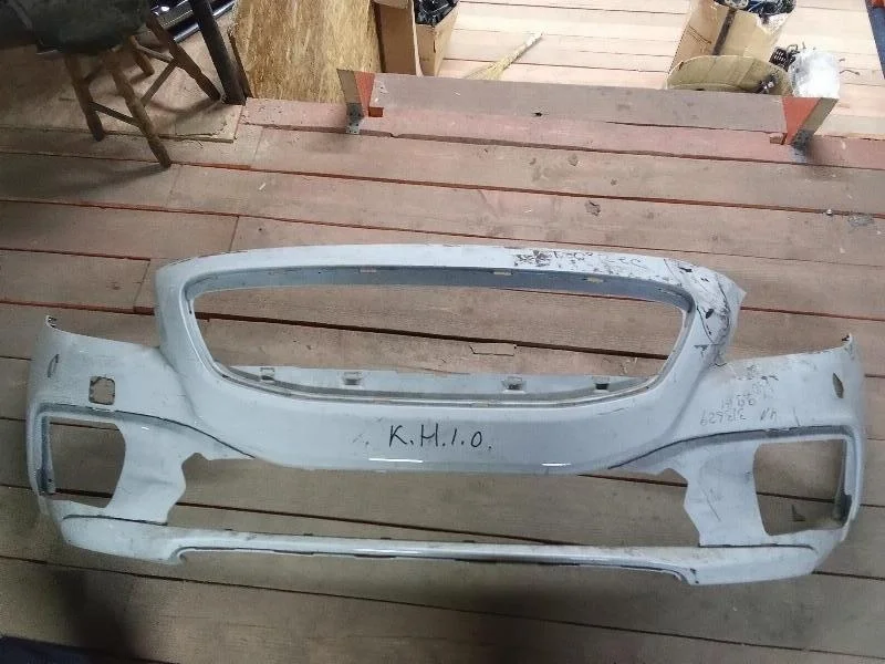 Бампер Volvo 39814475, передний