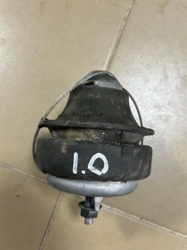 Опора ДВС Volvo 8683936, передняя