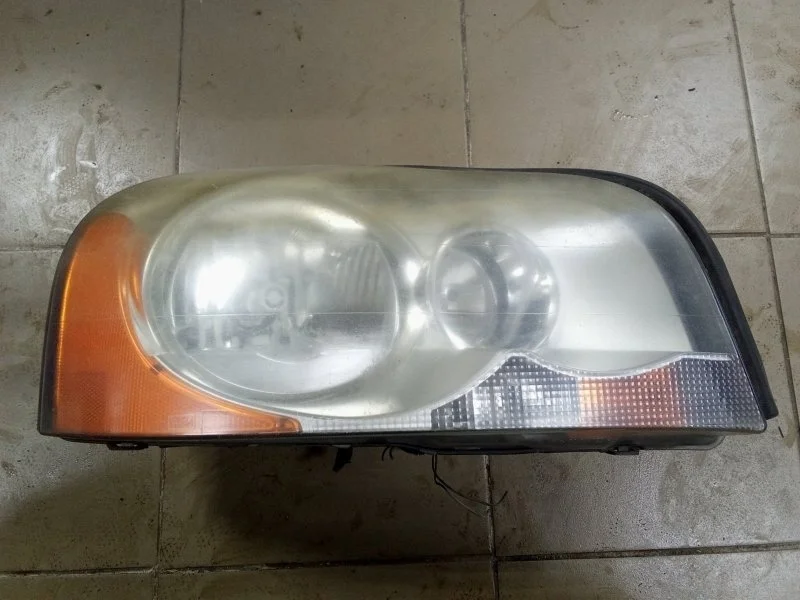 Фара ксеноновая Volvo 30698814, правая