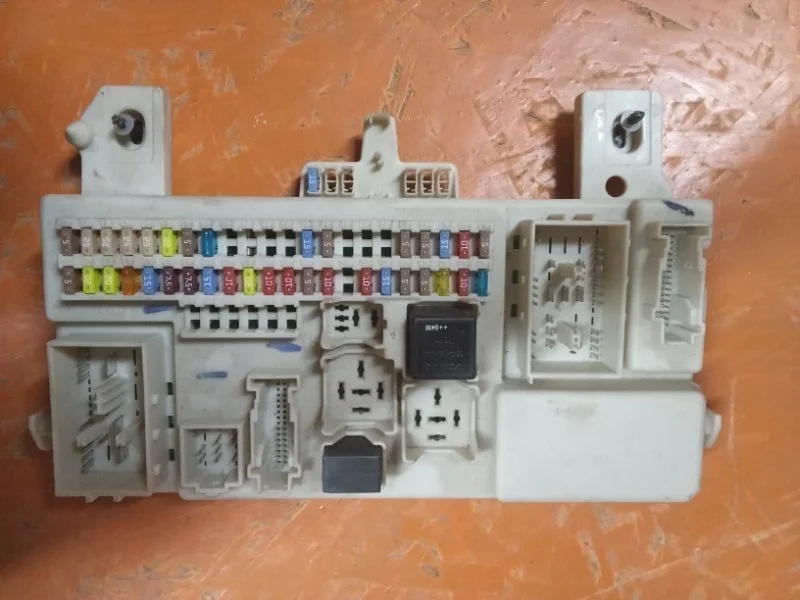 Блок CEM Volvo 8690719