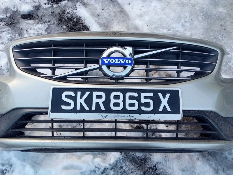 Бампер передний Volvo S60 2015 39820276 D4162T