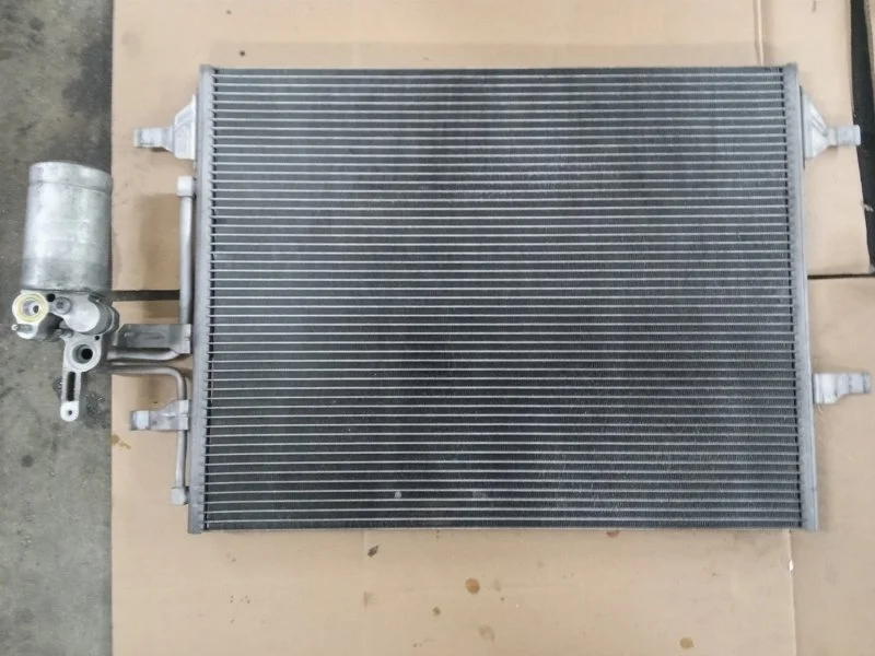 Радиатор кондиционера Volvo XC60 2015 31332027 B4204T11