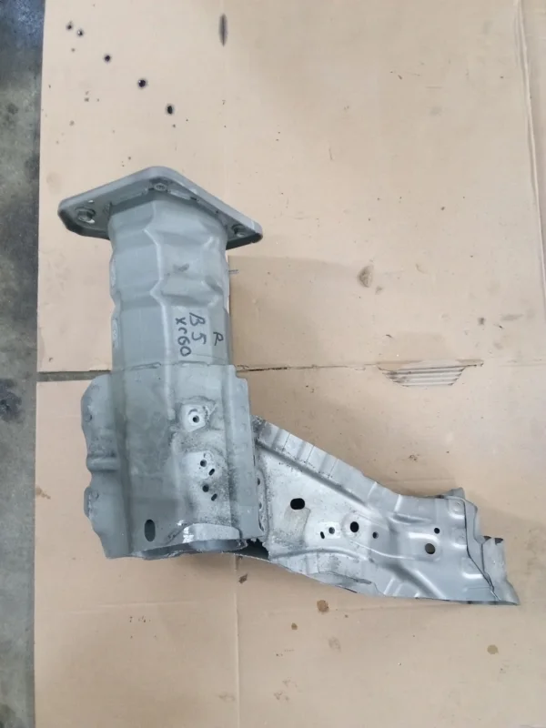 Наконечник лонжерона Volvo XC60 2015 31353136 B4204T11, правый