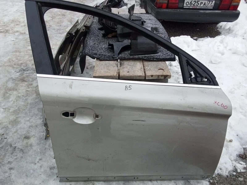 Дверь Volvo XC60 2015 32228961 B4204T11, передняя правая
