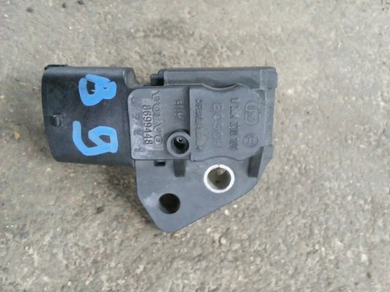 Датчик давления Volvo 8699448