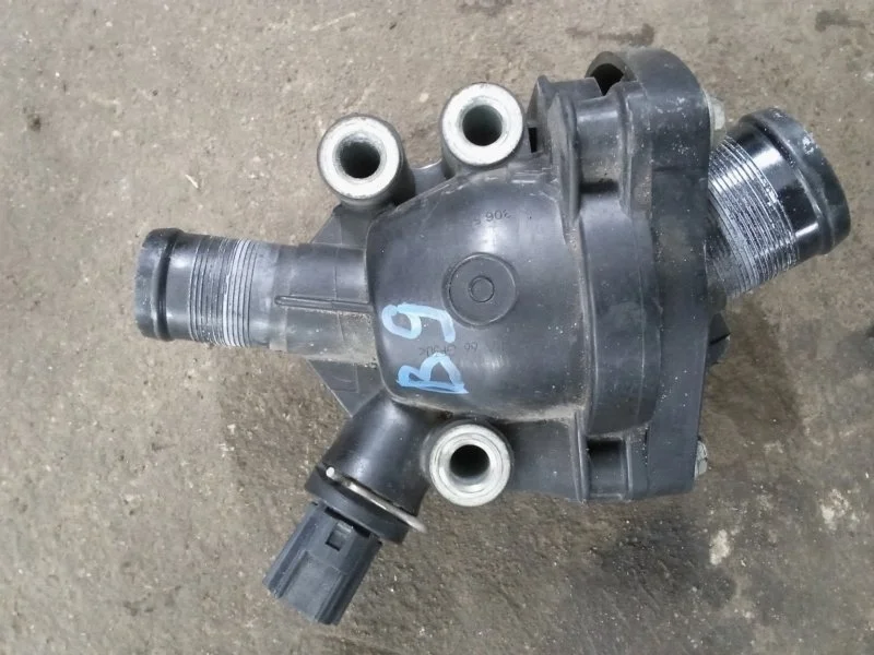 Корпус термостата Volvo 30650810