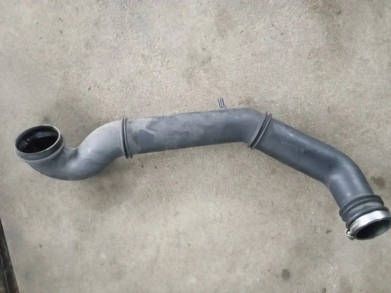 Патрубок Volvo 30645292