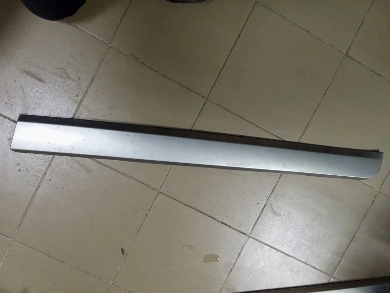 Молдинг двери Volvo XC60 2015 39835895 B4204T11, передний правый