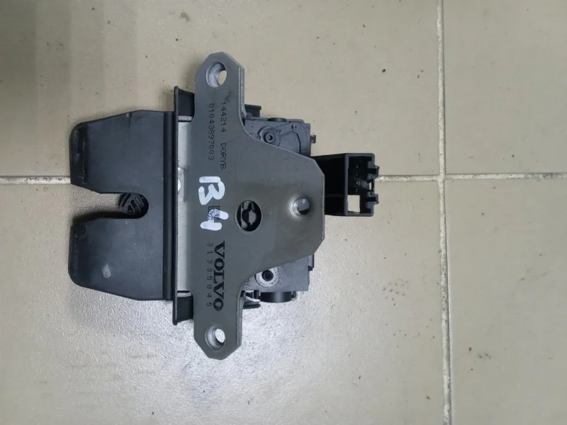Замок багажника Volvo S60 2015 31335045 D4162T
