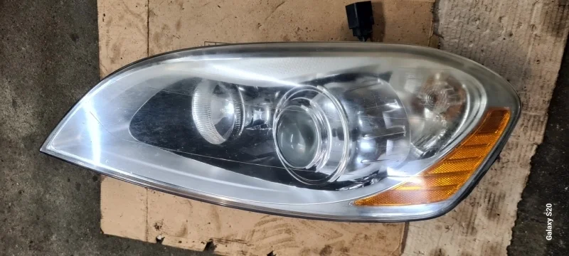 Фара ксеноновая Volvo XC60 2011 30763137 D5244T10, левая