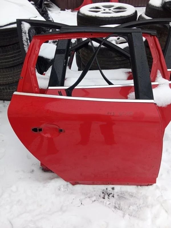 Дверь Volvo XC60 2011 32228965 D5244T10, задняя правая