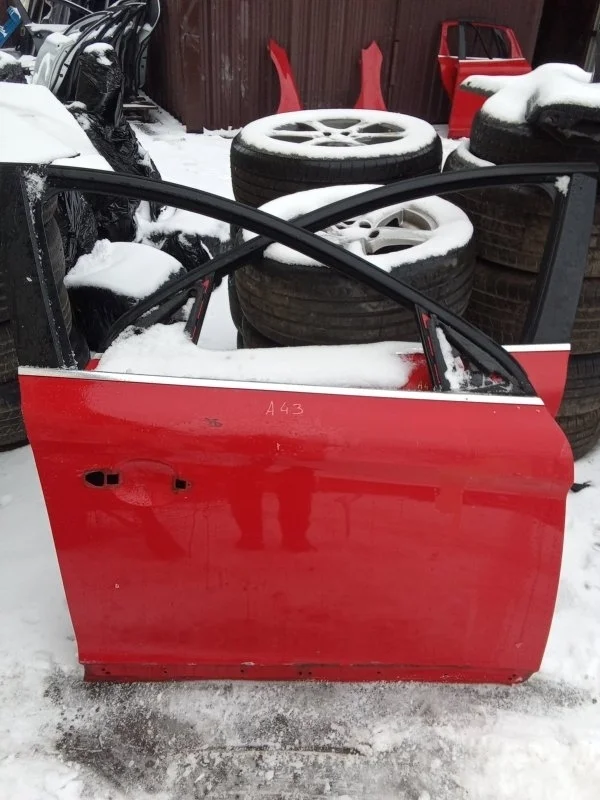 Дверь Volvo XC60 2011 32228961 D5244T10, передняя правая