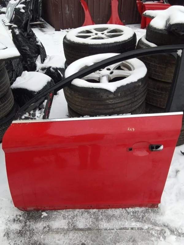 Дверь Volvo XC60 2011 32228960 D5244T10, передняя левая