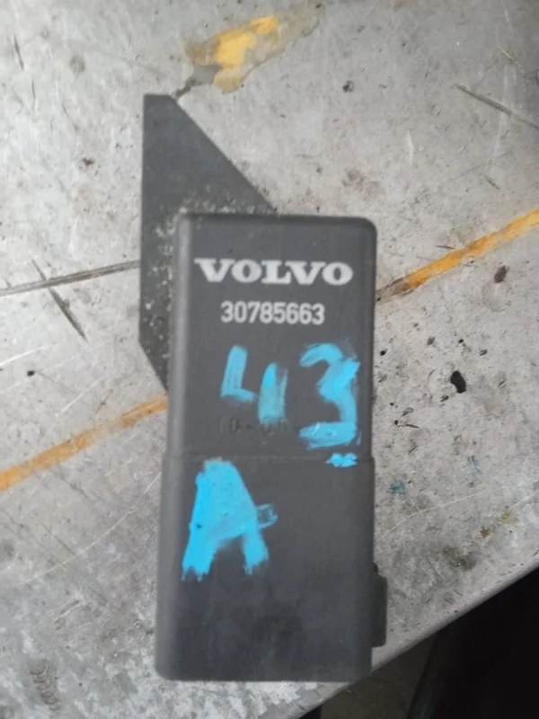 Реле накала свечей Volvo XC60 2011 30785663 D5244T10