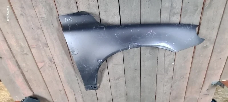 Крыло Volvo 31294001, переднее правое