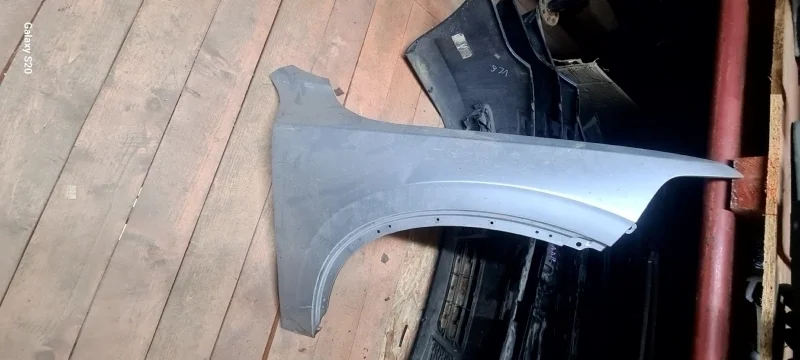 Крыло Volvo 31651676, переднее правое