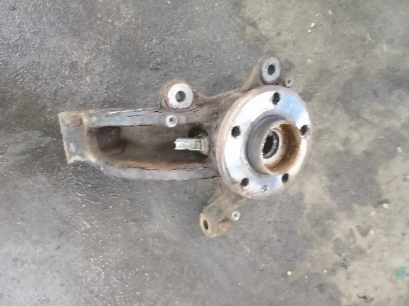 Кулак поворотный Volvo XC60 2011 31277361 D5244T10, передний правый