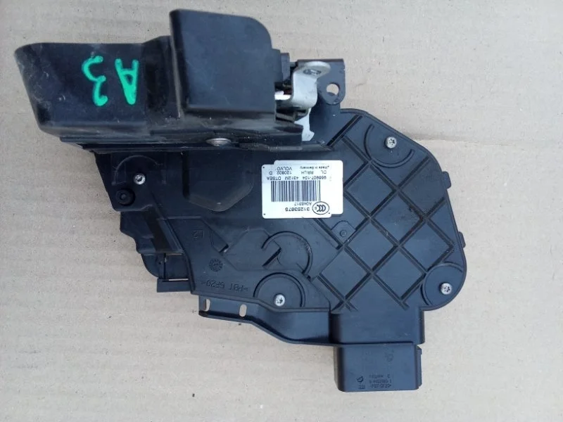 Замок двери Volvo XC70 2013 31253675 D5244T15, задний левый