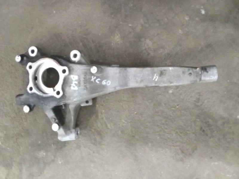 Кулак поворотный Volvo XC60 2019 31476878 B4204T26, передний левый