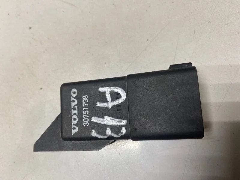 Реле накала свечей Volvo XC90 30751798