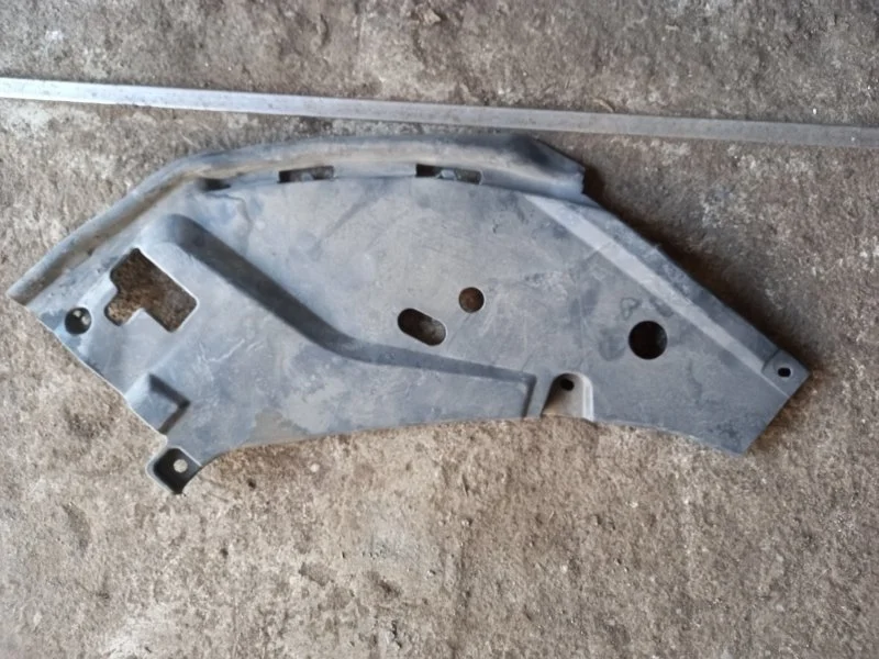 Накладка замка капота Volvo S90 31386869, правая