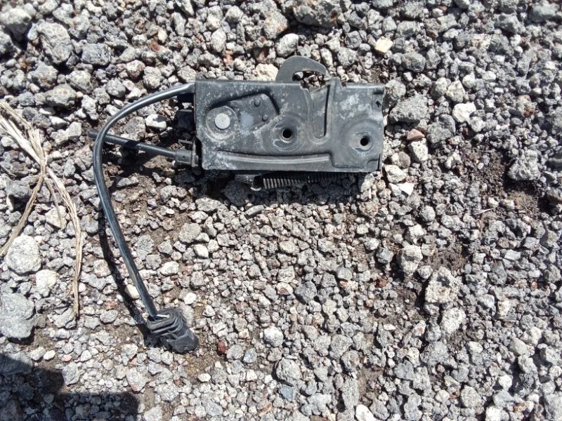 Замок капота Volvo XC90 32219544 B4204T34, левый