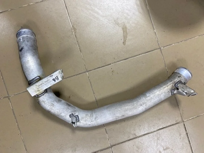 Труба интеркуллера Volvo XC60 31370489