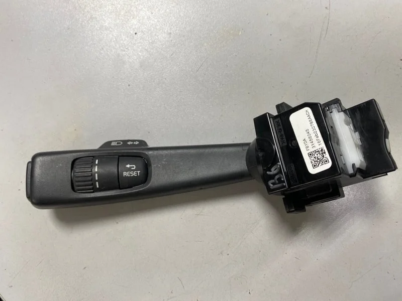 Подрулевой переключатель поворотников Volvo XC60 31456045
