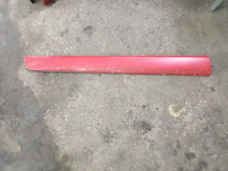 Молдинг двери Volvo XC60 2011 31294845 D5244T10, передний левый