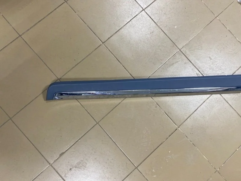 Молдинг двери Volvo XC60 2014 39819537, передний правый