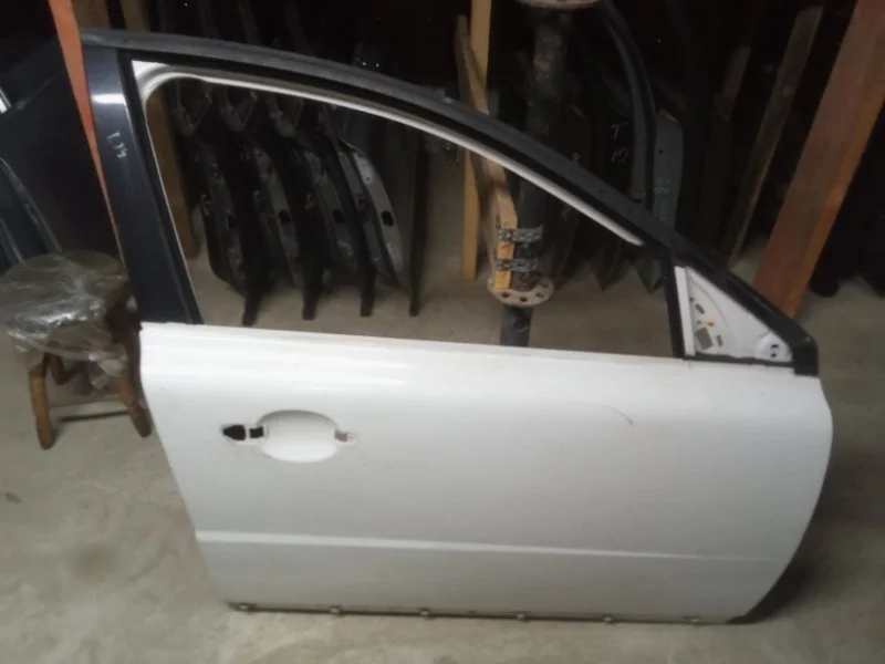 Дверь Volvo XC70 32228891, передняя правая