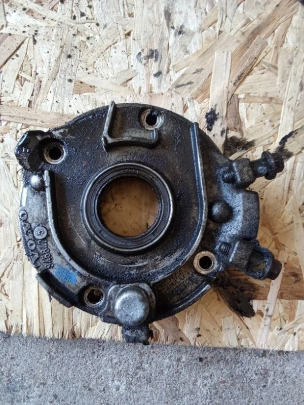 Масляный насос Volvo S40 9458425 B4184S2