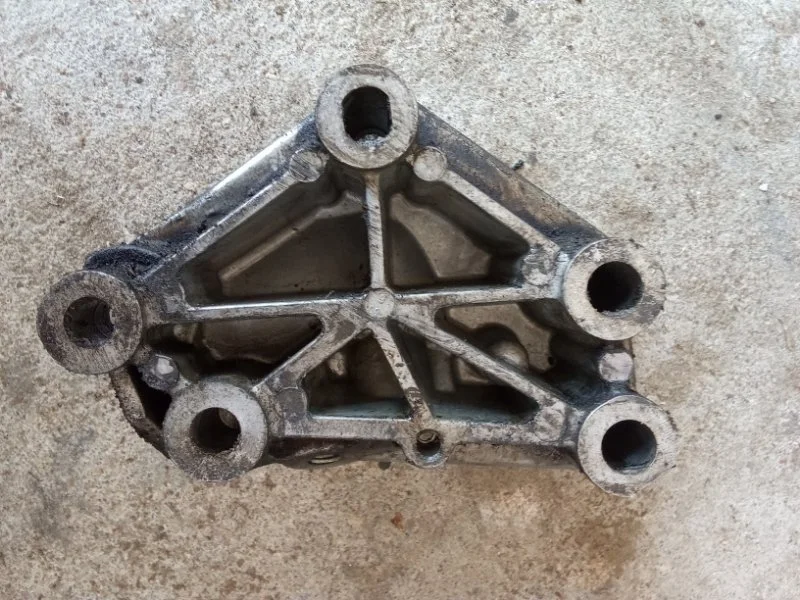 Кронштейн ДВС Volvo S40 8642201