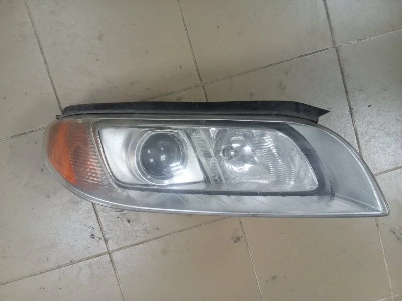 Фара ксеноновая Volvo XC70 2013 31214416 D5244T15, правая