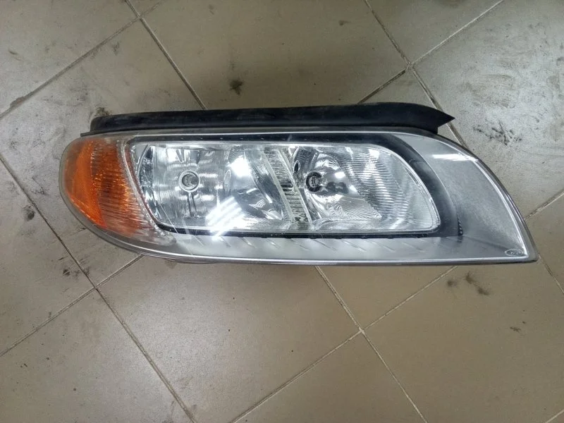 Фара галогеновая Volvo S80 31214352, правая