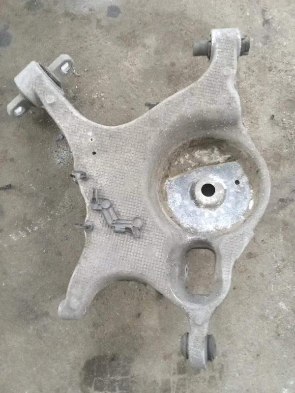 Рычаг подвески Volvo XC60 2019 32246514 B4204T26, задний левый