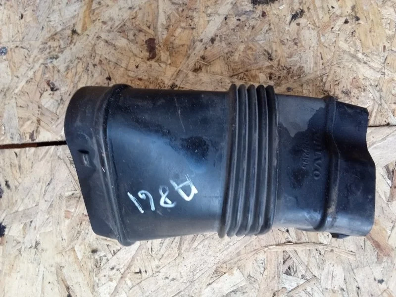 Воздухозаборник Volvo XC60 2011 30792195 D5244T10