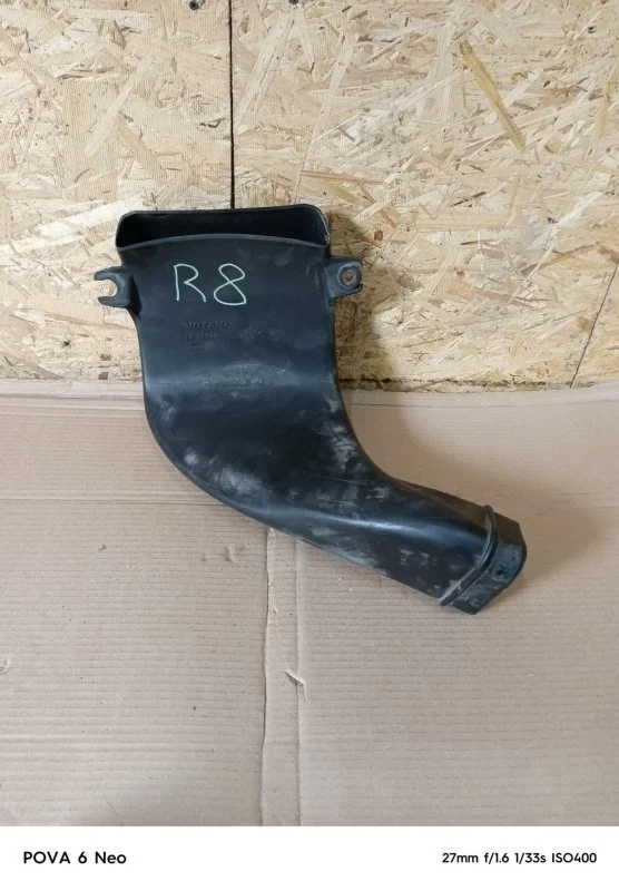 Воздухозаборник Volvo XC90 2009 30636844 D5244T4