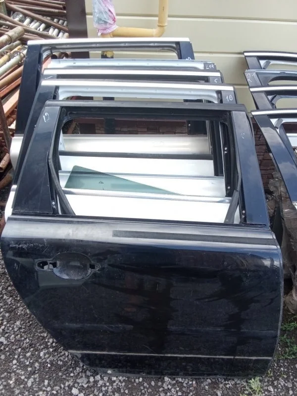 Дверь Volvo V70 32228897, задняя правая