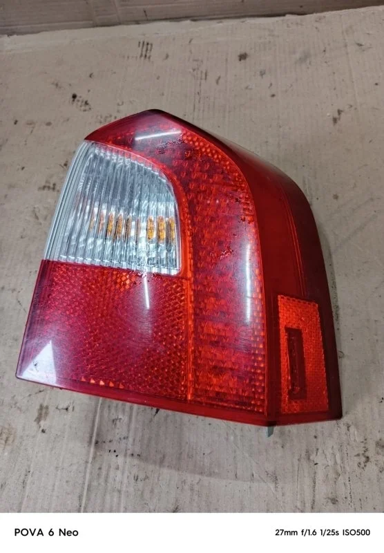 Фонарь Volvo XC70 2009 30698984 D5244T4, задний правый