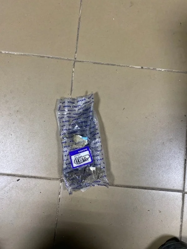 Кронштейн фары Volvo 30678261, левый