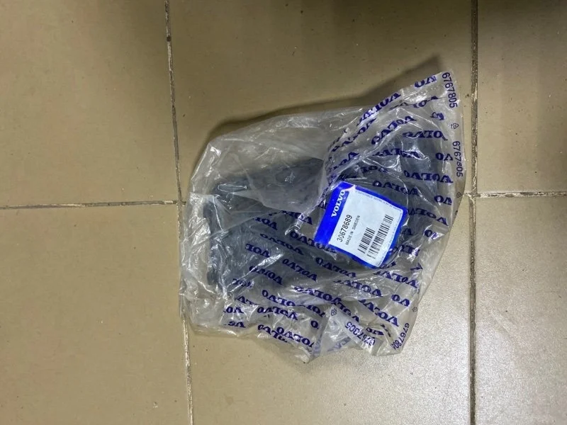 Заглушка ПТФ Volvo XC70 30678689, левая