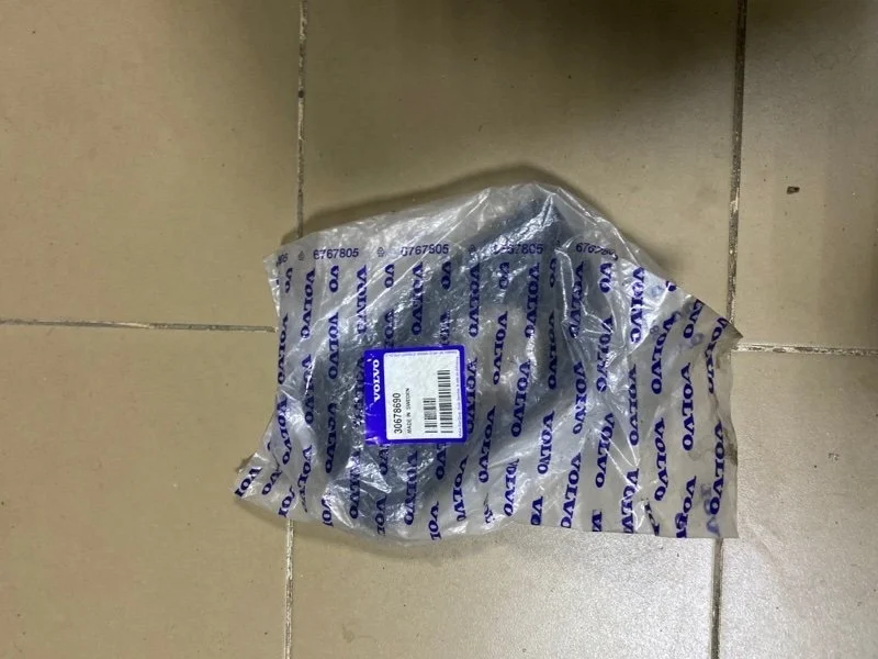 Заглушка ПТФ Volvo XC70 30678690, правая