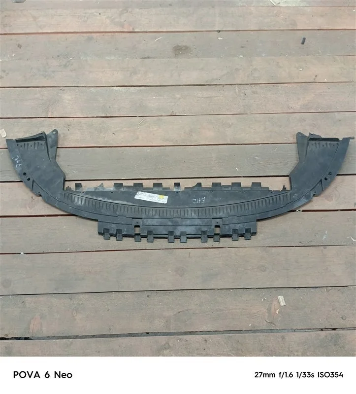 Пыльник бампера Volvo 30744925, передний