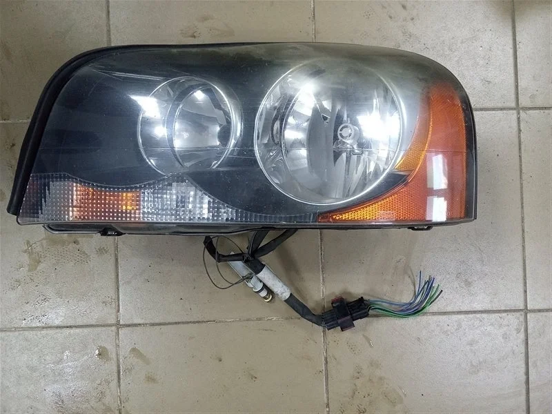 Фара галогеновая Volvo XC90 30784151, левая