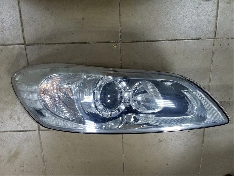 Фара галогеновая Volvo C30 2011 31299815, правая